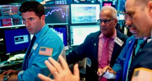 Traders-New-York-Stock-Exchange-NYSE